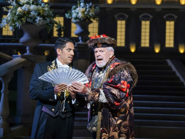 Count Danilo (Germán Olvera) and Baron Mirko Zeta (Thomas Allen) : The Merry Widow - Festival de Glyndebourne